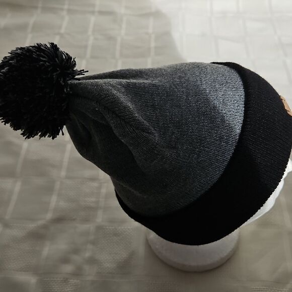 Oakley Women's Gray and Black Pom-Pom Beanie Hat One Size - Picture 15 of 16